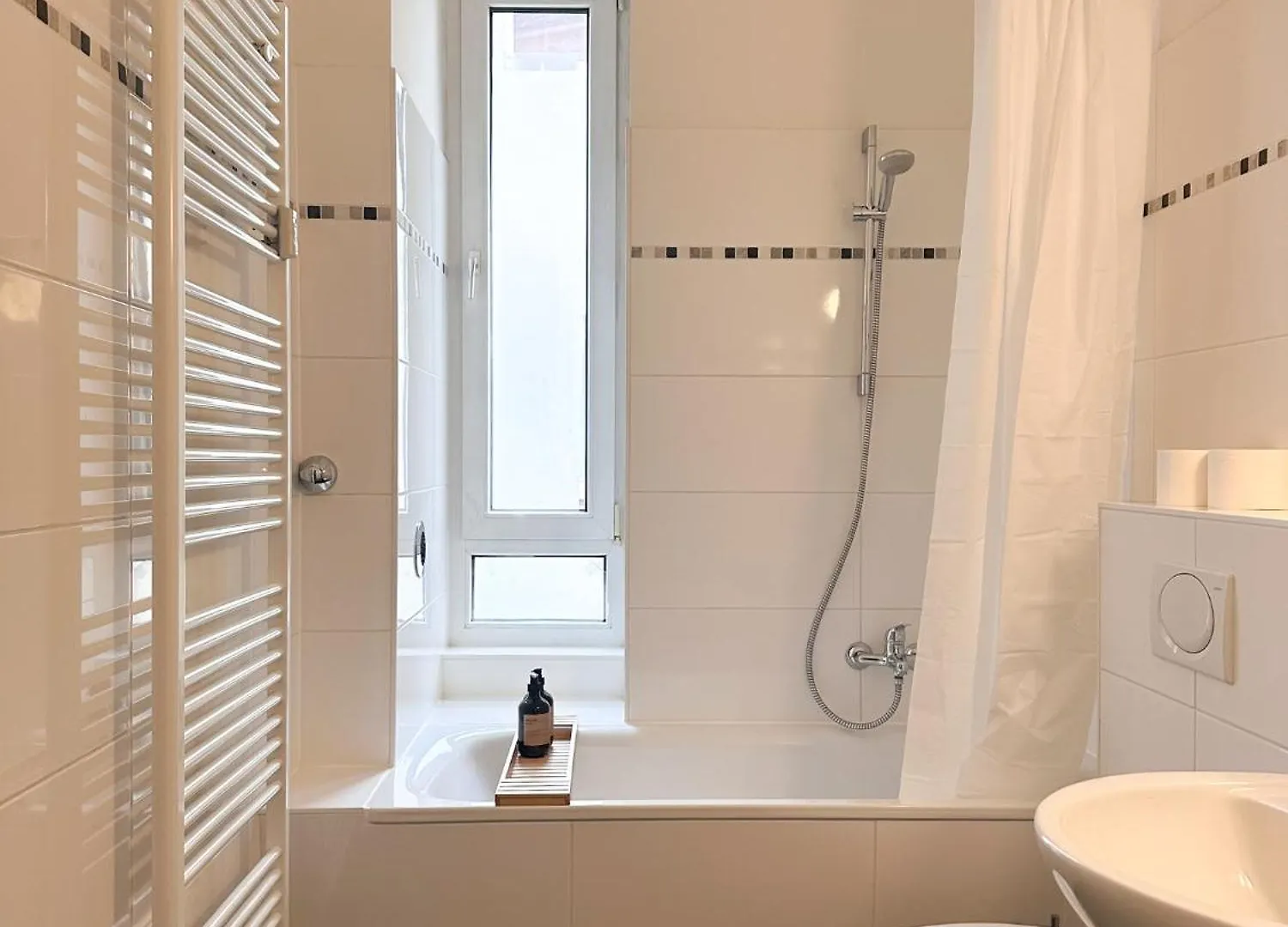 Nook Design-Apartments Mit Kueche, Duschbad, Neben U-Bahn Station Aber Ruhig Gelegen Berlín